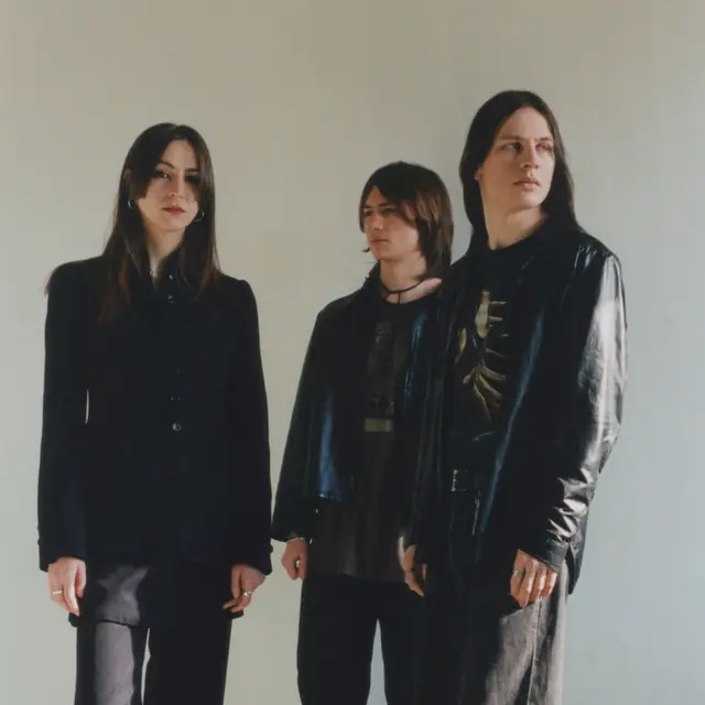ROOMER + YVONNES — Musik Loppen, København