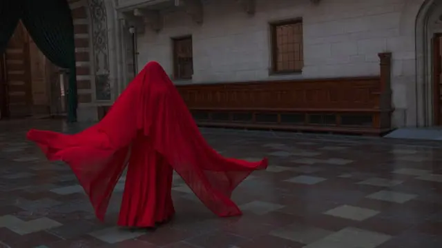 TALK & PERFORMANCE: Sisters Hope LIFE - Poetic Self Exercise & Talk med Emma Holten — Bank og Sparekassemuseet, København
