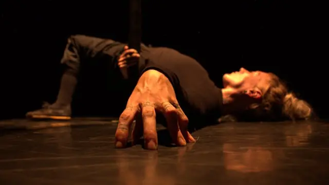 Kruskelusk - a non-verbal circus monologue — Dynamo - Workspace for circus and performing art, Odense