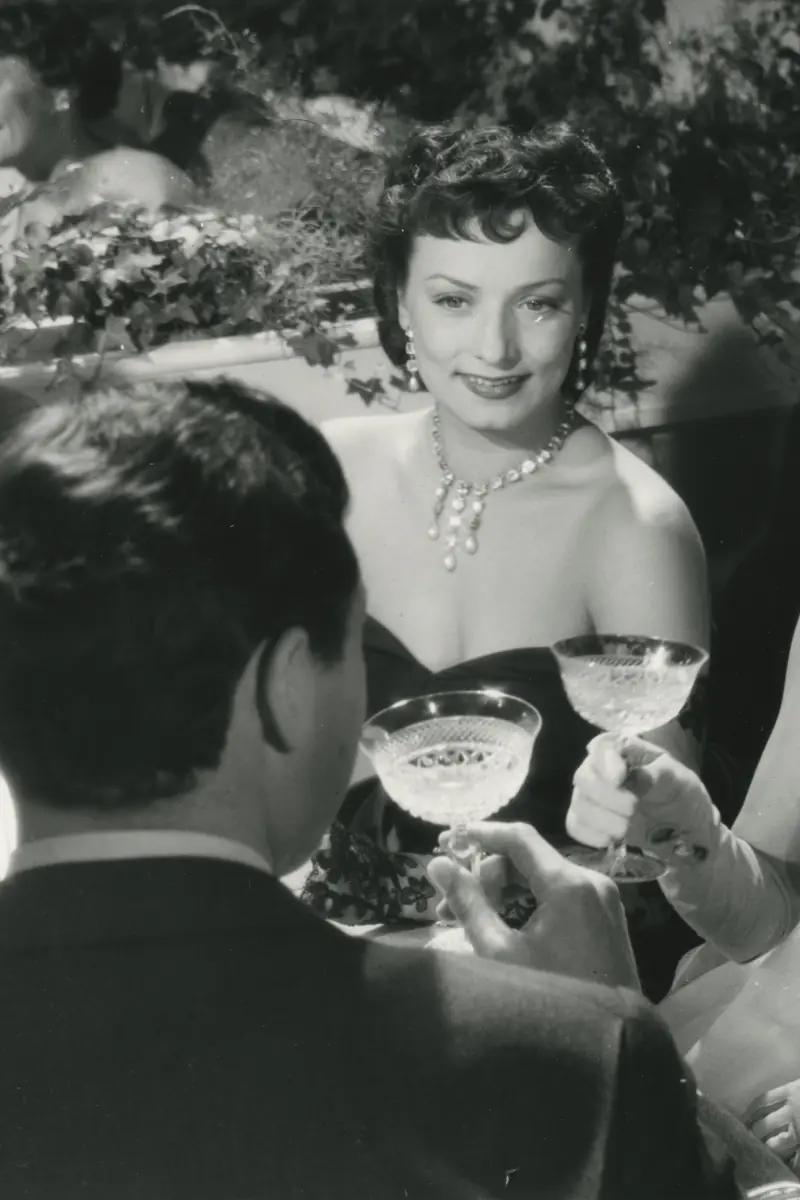 Film under åben himmel: Mød mig på Cassiopeia (1951) — Farvergården, Kerteminde