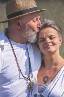 Glennie Loucia og August Salvador: De første kærester på månen...