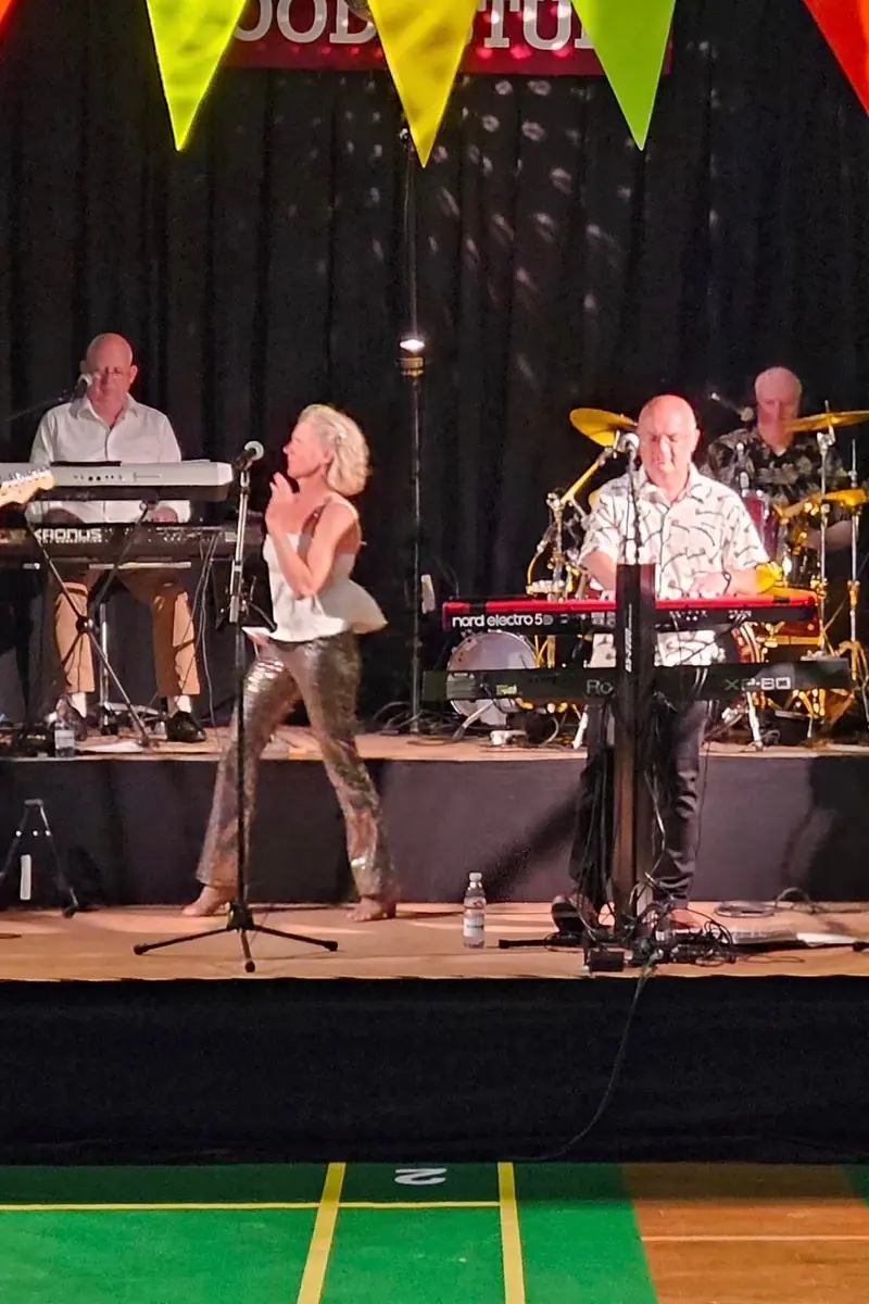 Julefrokost m/Good Stuff Partyband der spiller op m/pop, disco, soul og rock — Ubby Forsamlingshus, Jerslev