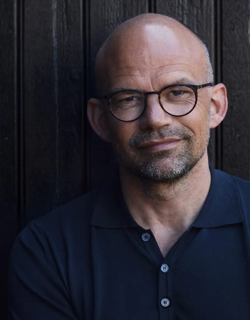 Jesper Vollmer - Fra kongehusets køkken til personlig genopbygning — Rødding Centret, Rødding
