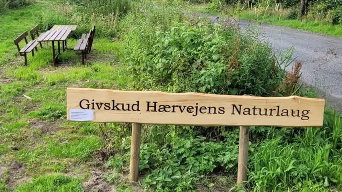 Hærvejens naturlaug - Givskud — Give