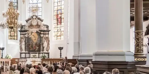 Højmesse med Sankt Annæ Pigekor — Helligaandskirken, København