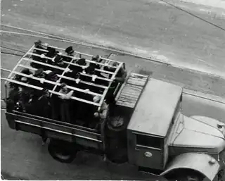 Sogneeftermiddag: Politiet bag pigtråd/19. september 1944