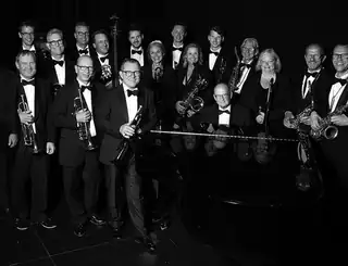 Tuxedo Swing Band, 80 èrne for fuld swing og meget andet.