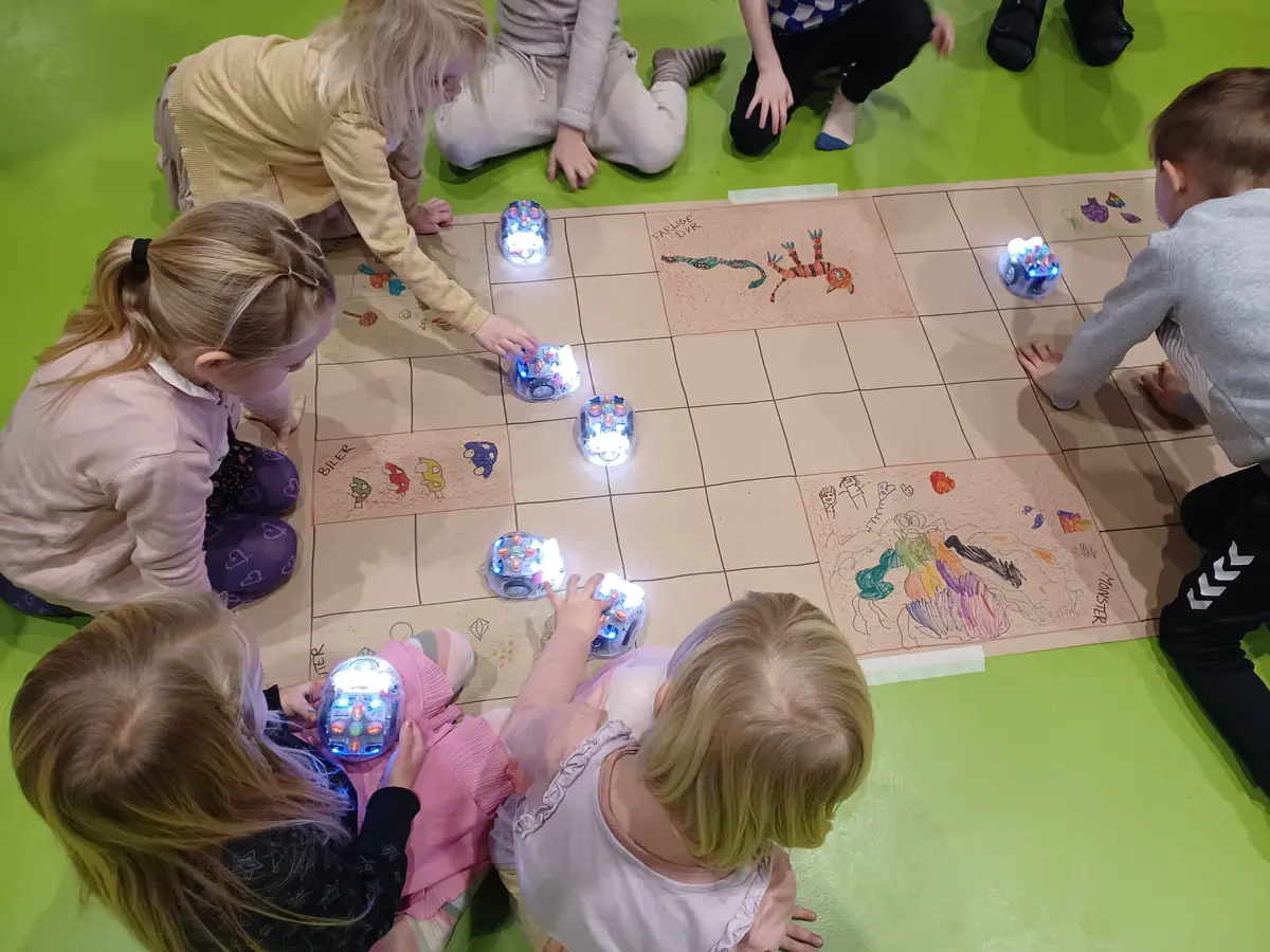 Play with Blue-Bots — Hovedbiblioteket, Aarhus