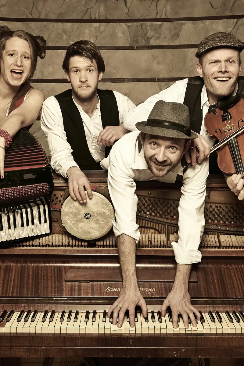 Festlig Familie Fredag med orkestret Svøbsk — Farum Kulturhus, Farum