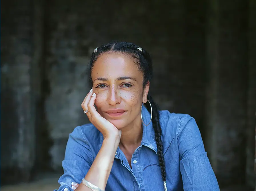 Zadie Smith - oplæg og livestreaming — Silkeborg Bibliotek, Silkeborg