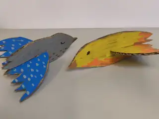 Fantasievögel aus Pappe