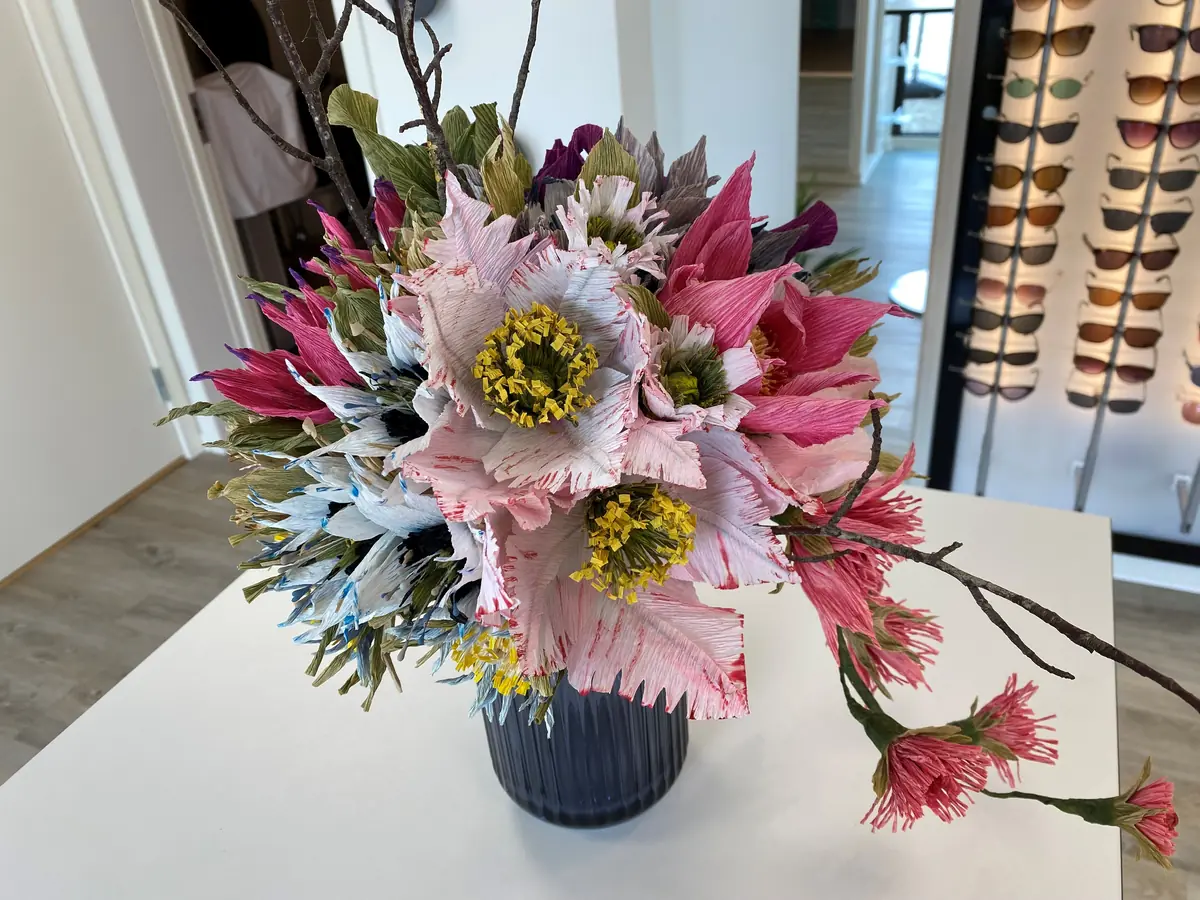 Julle's Crepe Paper Flowers · Hovedbiblioteket, Skive