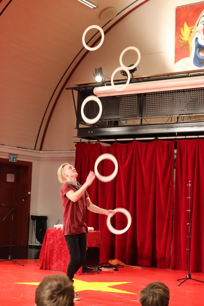 Entrance + Show with Lauge Benjaminsen · Cirkusmuseet, Hvidovre