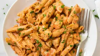 Community Dinner at Café Svanen - Chicken Penne Vodka
