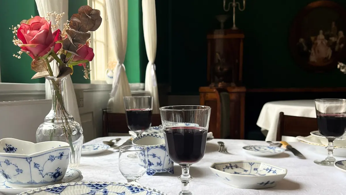 Historisk middag på Skibsklarerergaarden med franske vine og en smag af herskabslivet i 1800-tallet · Skibsklarerergaarden, Helsingør