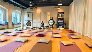 Kbh Ø: Sound Bath with Singing Bowls & Gongs - Mental Rest - Relaxation and Calm with Anne Viese