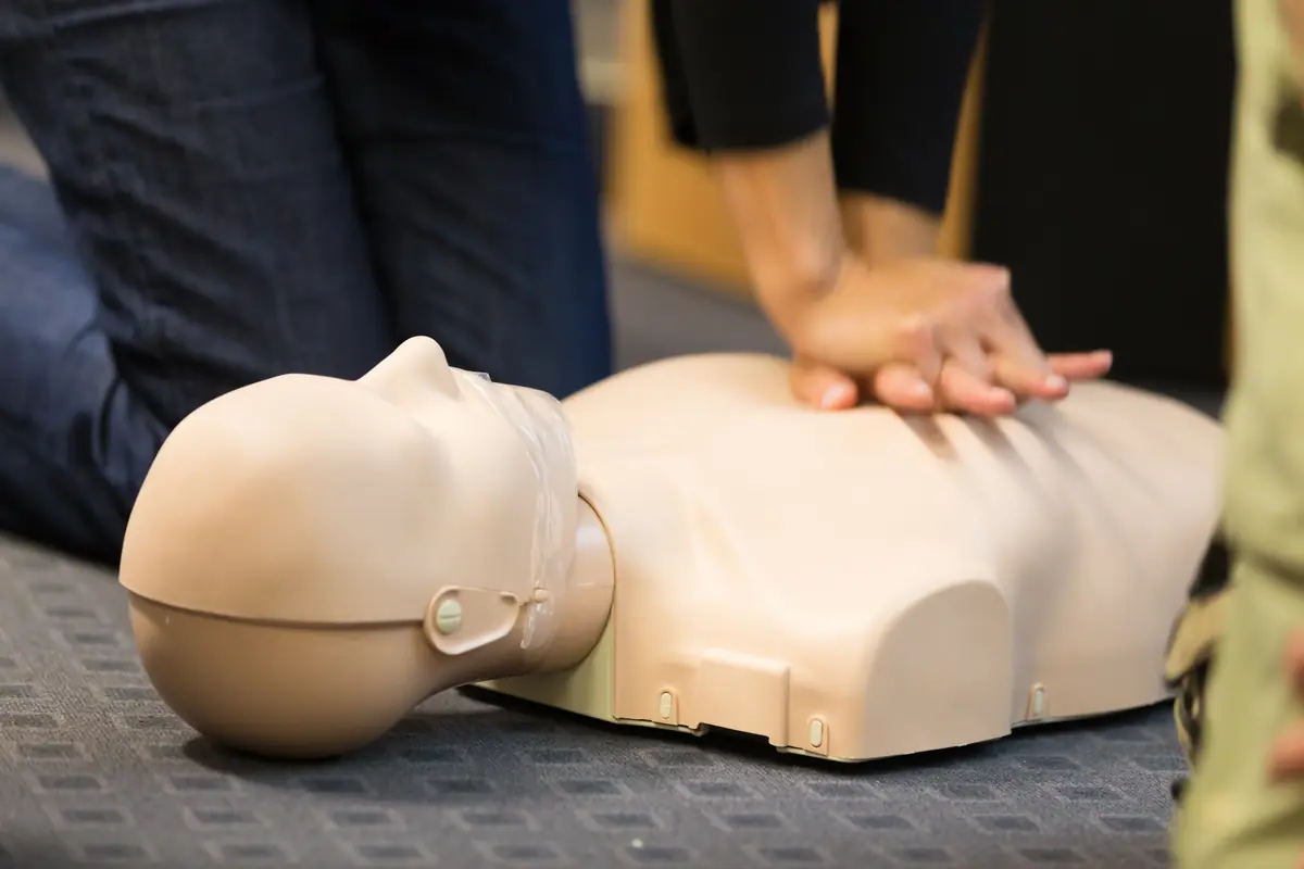 Heart Association: Learn Life-Saving First Aid, CPR and Defibrillator Use · Fredensborg Bibliotek, Fredensborg