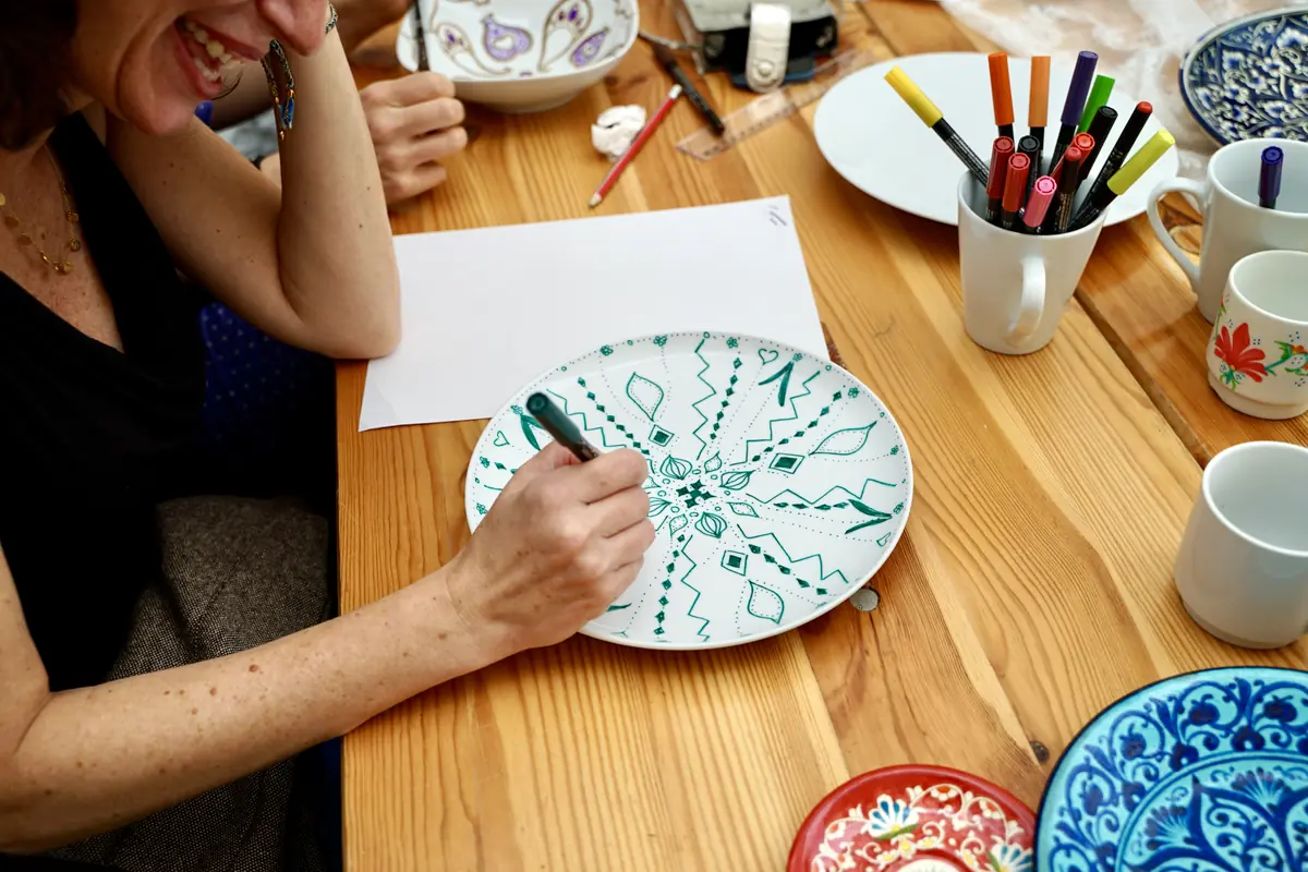 Draw Plant Patterns on Your Porcelain · Hovedbiblioteket, Aarhus