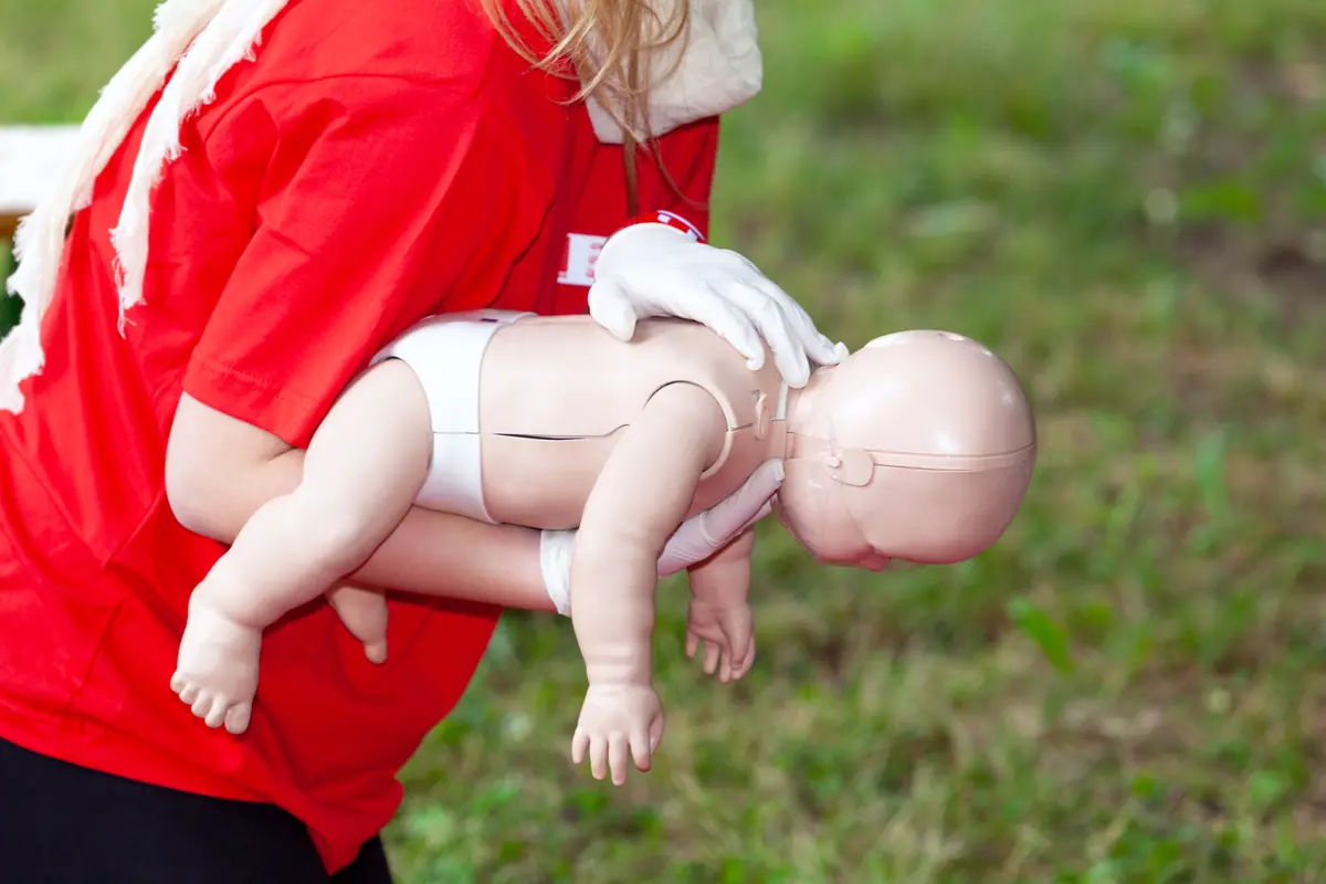 Førstehjælp til din baby — Ringsted Bibliotek, Ringsted