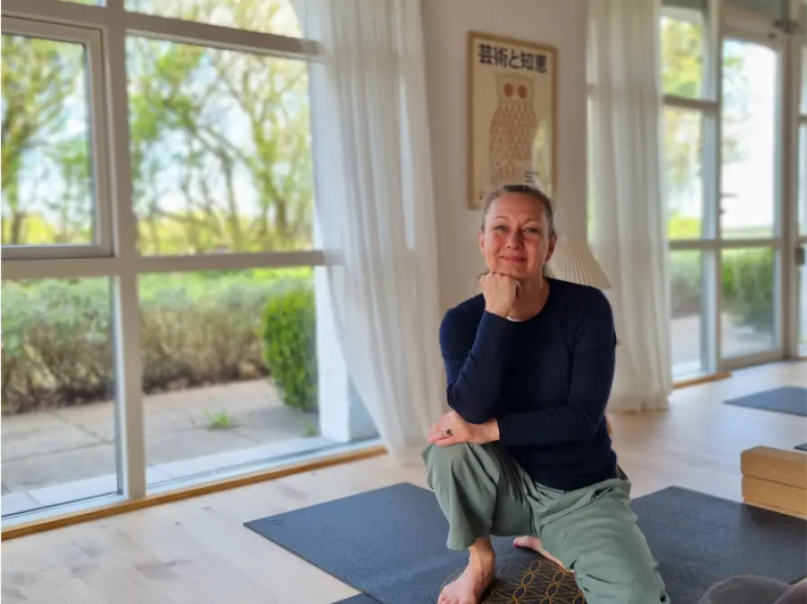 FamilieYoga blandt bøgerne — Lemvig Bibliotek, Lemvig