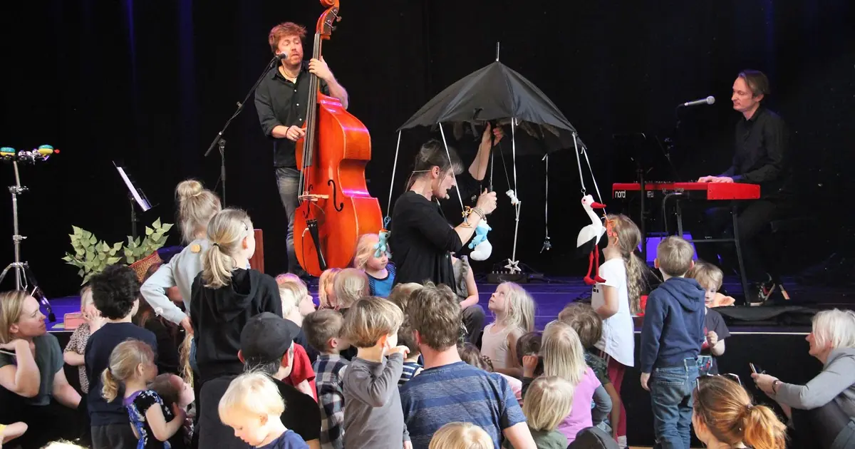 SKRALLEBANG giver koncert - sange om Tiden — Tilst Bibliotek, Tilst