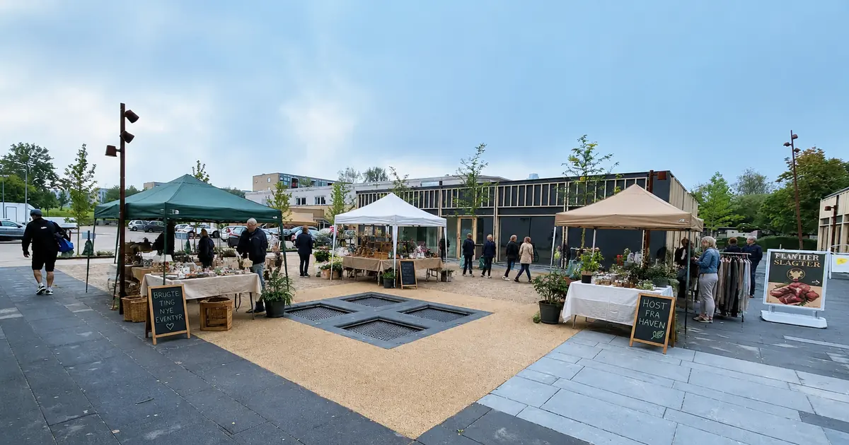 Torvedag på Nørremarken // Køb, sælg, byt og del — Nørremarken Bibliotek, Vejle