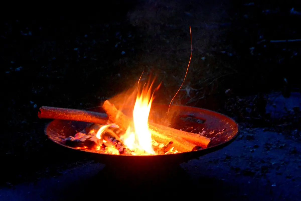 Reading by the Bonfire: Texts on Grief — Åby Bibliotek, Åbyhøj