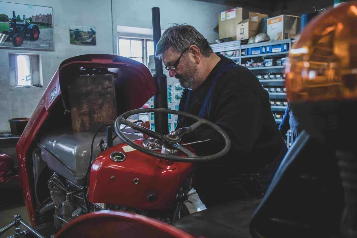 Mød de frivillige i Traktor-værkstedet — Det Grønne Museum, Auning