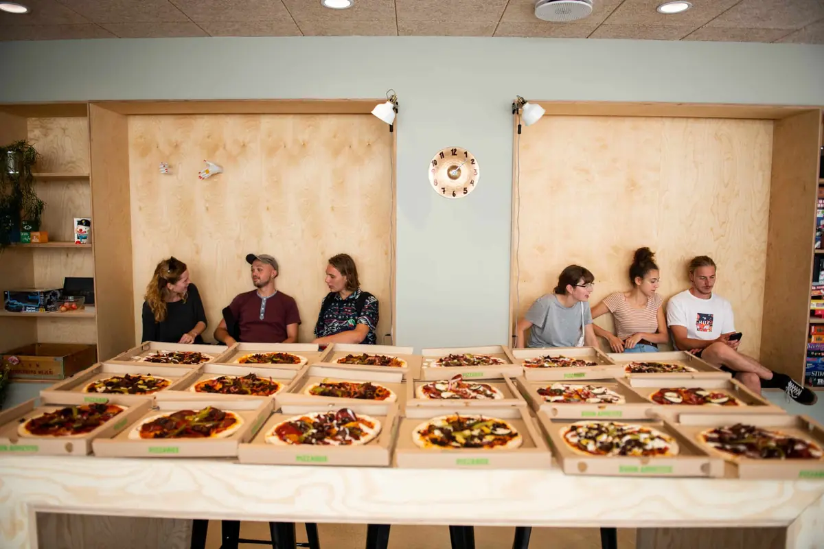 Calling all students! Get wet and eat pizza at Humlehøj svømmehal — Humlehøj Svømmehal, Sønderborg
