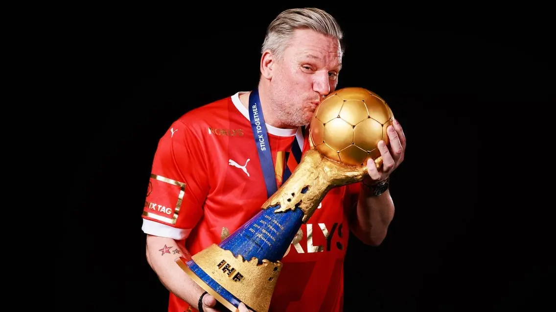 Foredrag med Nikolaj Jacobsen - VERDENS BEDSTE NIKOLAJ — Odder