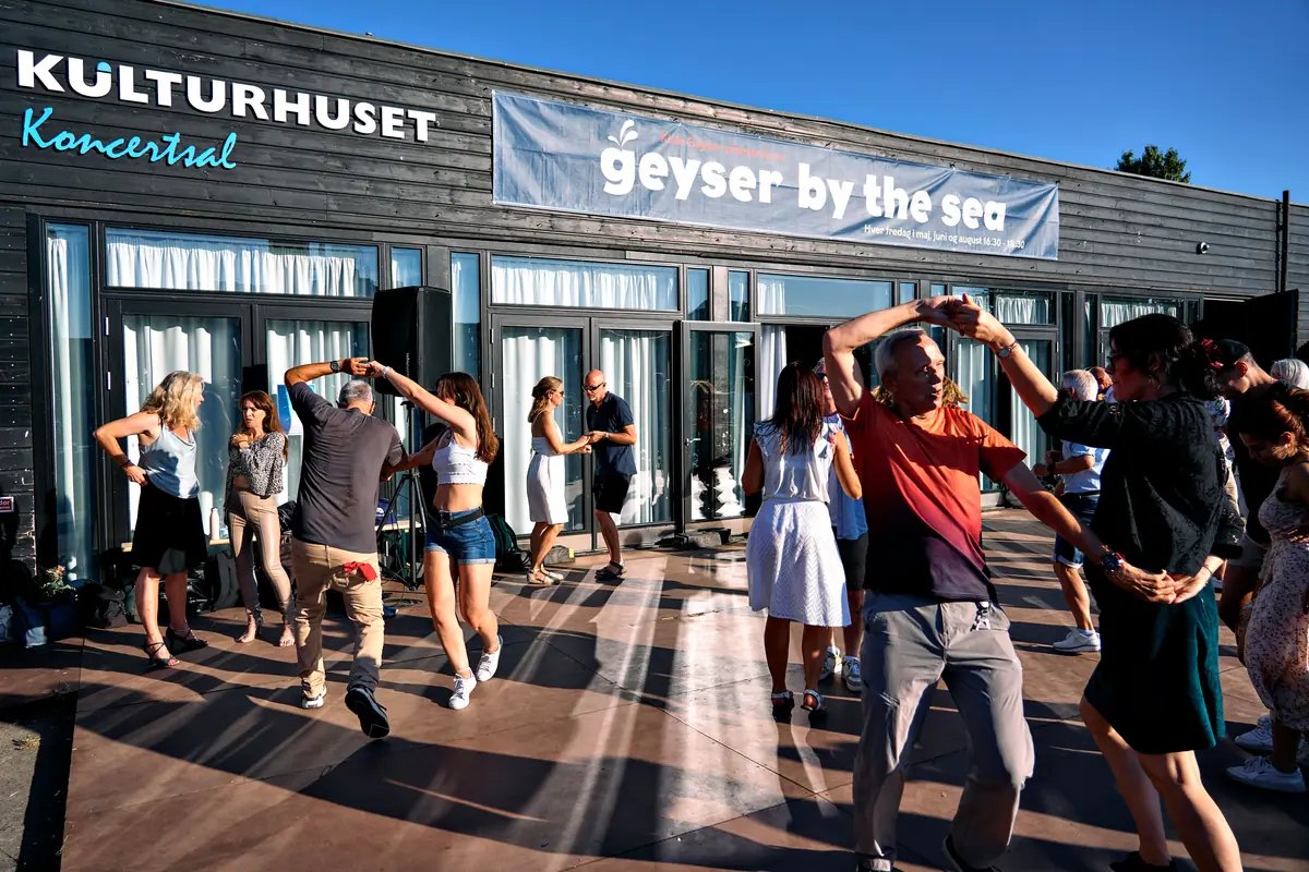 Summer Dance on the Quay: Salsa Jam — Islands Brygge Bibliotek, Copenhagen