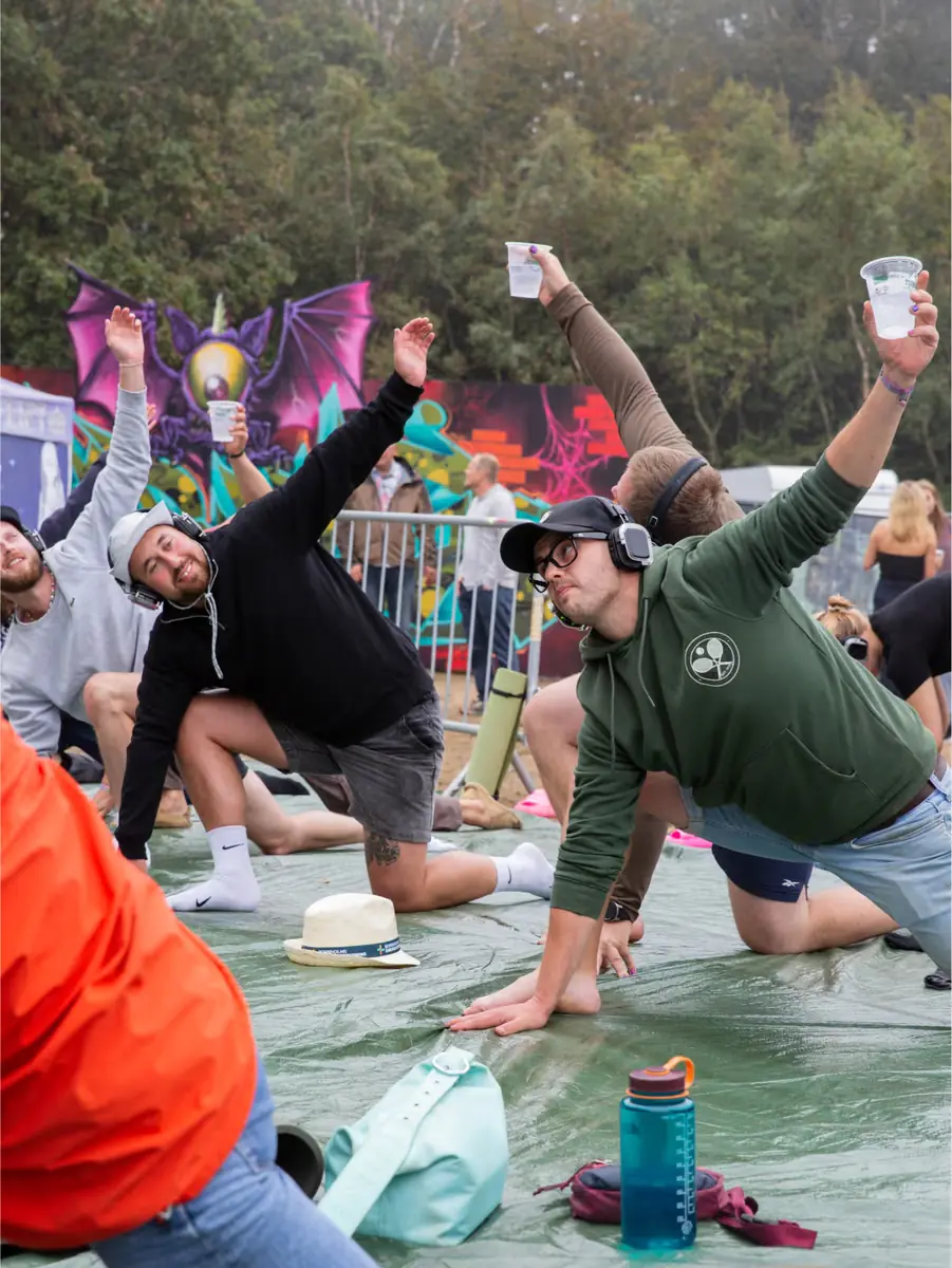 Gin & Yoga — Wonderfestiwall, Allinge