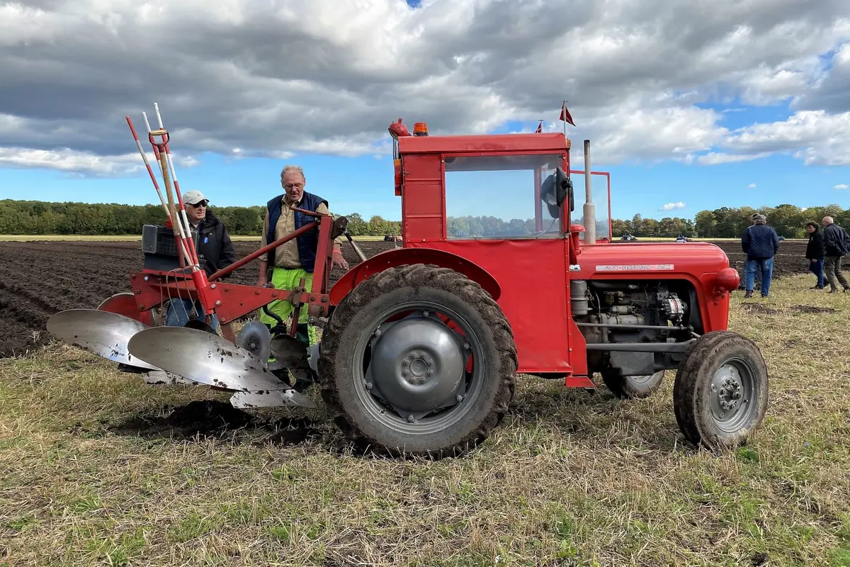 Ploughing Competition for Vintage Tractors — Det Grønne Museum, Auning