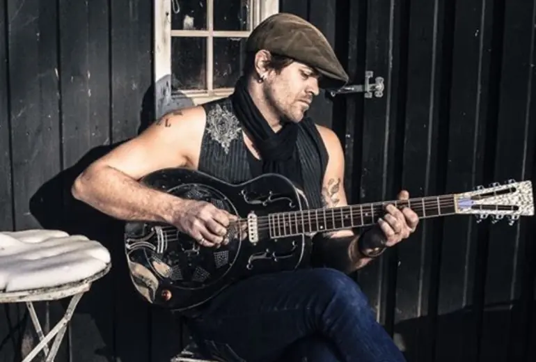 Café Blues Corner - Chris Grey Solo — Tøjhuset, Fredericia