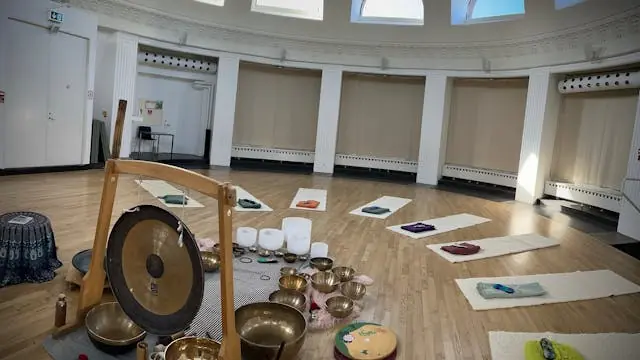 København: klang, meditation og gongbad i Kuppesalen - d. 30. august med Anne Viese — Kuppelsalen i Dansekapellet, København