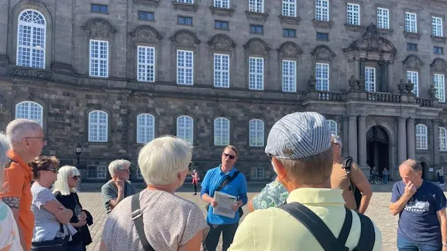 Byvandring i 1900-tallets København - Folkestyre — Højbro Plads ved rytterstatuen af Biskop Absalon, København
