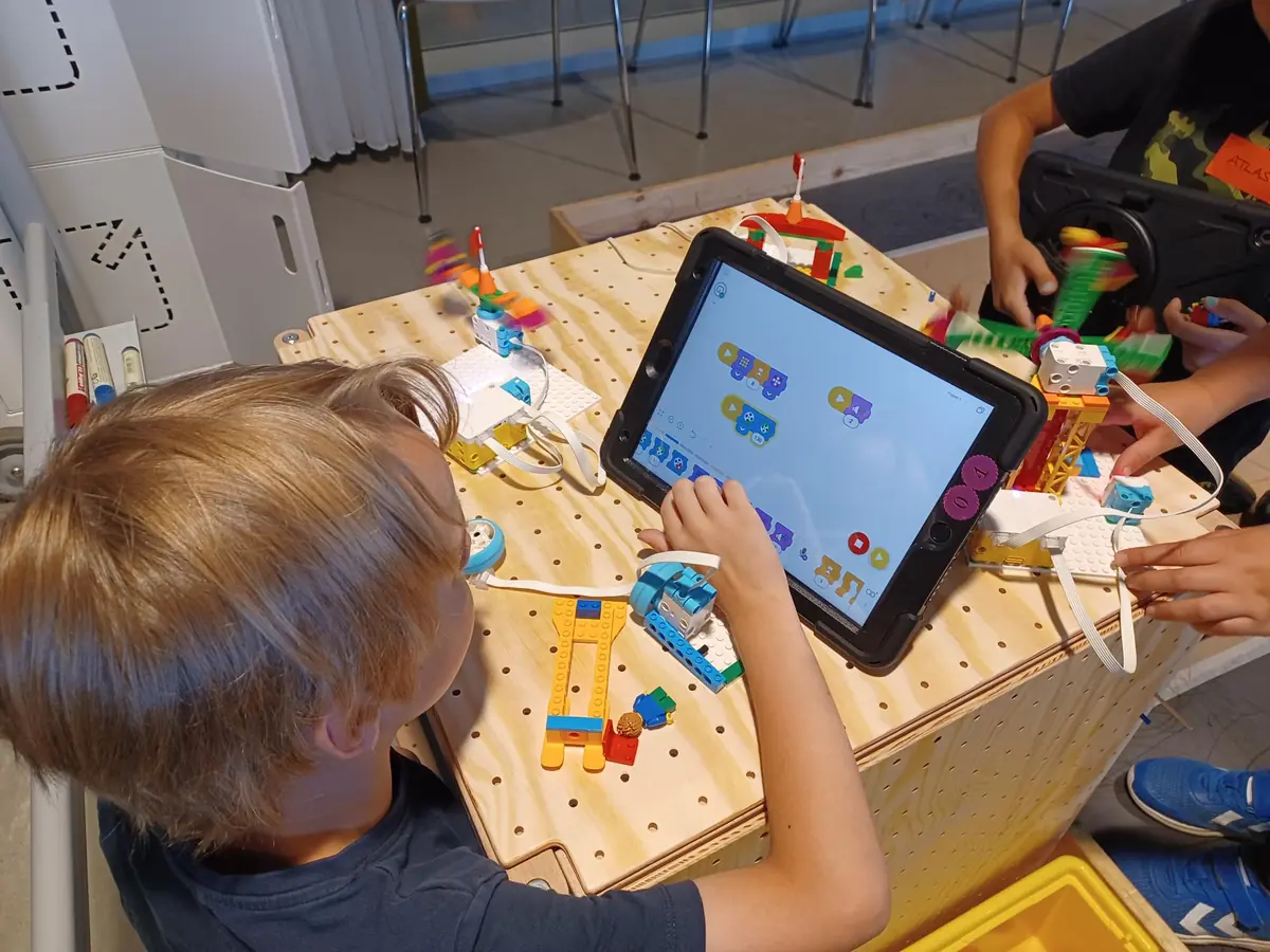 Build and Program with LEGO Spike — Hovedbiblioteket, Aarhus