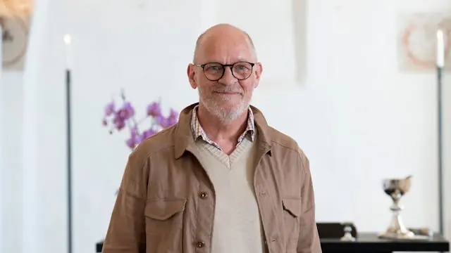 “At rejse er at lege” Lars Bom med trio — Hestestalden, Tølløse Slots efterskole, Tølløse