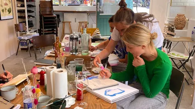 TEGNING & AKVAREL TRIN 1 – WEEKEND KØBENHAVN — Høj kælder på hjørnet af Læssøesgade, København