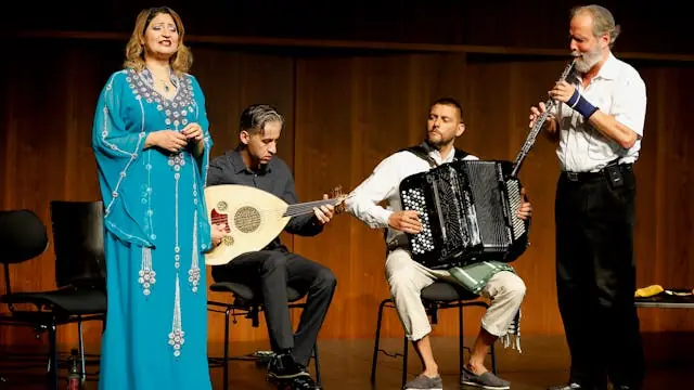 Middle East Peace Ensemble m. Henrik Goldschmidt — Hestestalden, Tølløse Slots Efterskole, Tølløse