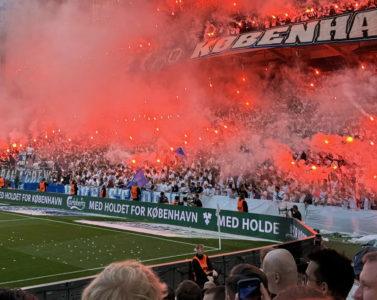 Bag tribunen – de farlige fans — Avedøre Bibliotek og Kulturhus, Hvidovre