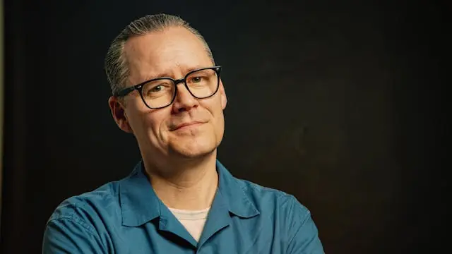 Niels-Peter Henriksen: DEN NÆSTE I RÆKKEN — Posthusteatret, København
