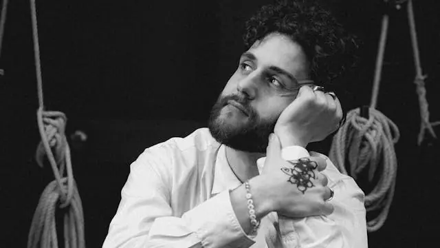DIREKTØRTID: TALK MED KUNSTNERISK PROFIL, ELIAS SADAQ — Teater Momentum, Odense