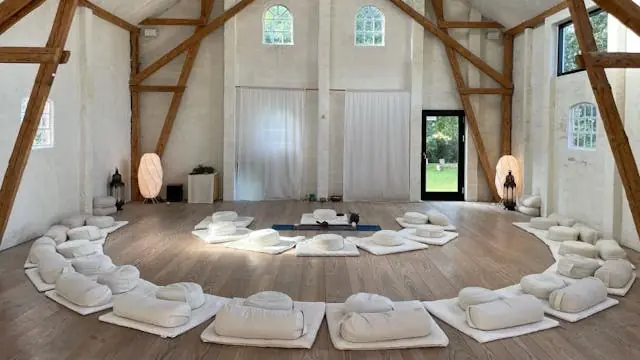 Efterårs Yoga retræte på Samsø med åndedrætsterapi og KAP. — Mellem-Rummet, Samsø