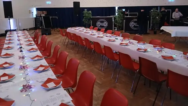 Festlig frokost: Fri bar og ægte dansktop live — Kongsholmcentret, Albertslund