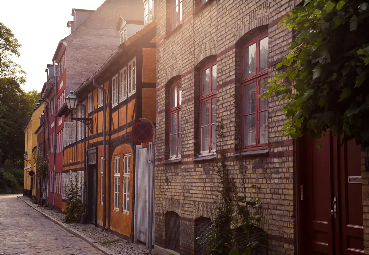 HUSET