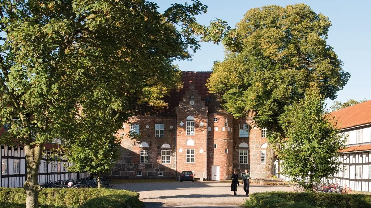 Er konspirationsteorier sande, sjove eller farlige? — Krabbesholm Højskole, Skive